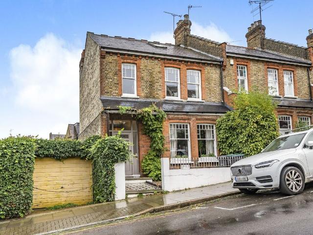 Apartment for rent in Ferme Park, Greater London