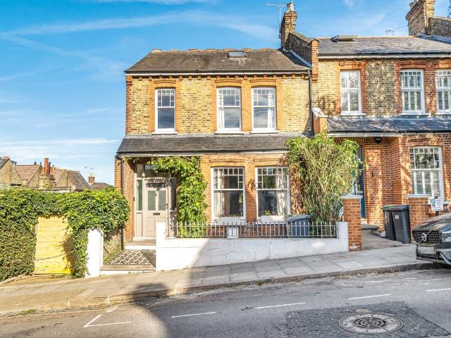 House for rent in Ferme Park, Greater London