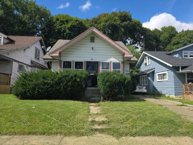 House for sale in Flint, Genesee County