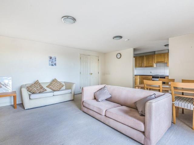 House for rent in Millennium Quay, Cat Hill