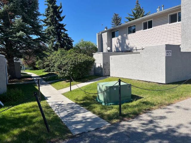 Townhouse for rent in Glamorgan, Calgary