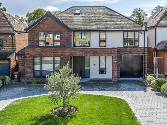 House for rent in Little Stanmore, Greater London