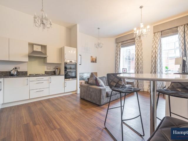 Apartment for rent in The Wells, Surrey