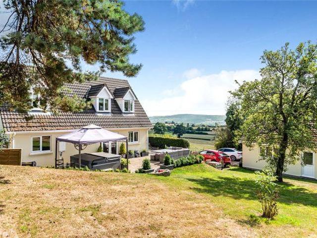 House for sale in Upcott