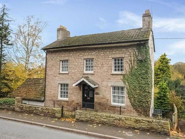 House for sale in Upcott