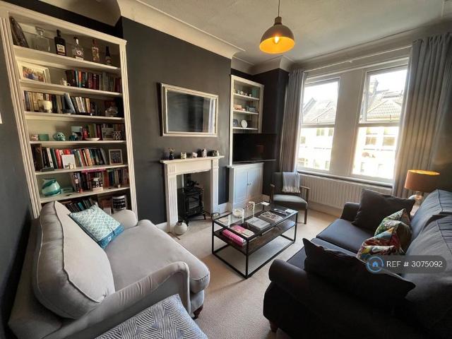 Apartment for rent in Tooting Graveney, Greater London