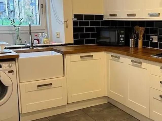 Apartment for rent in Shawmoss, Shawlands