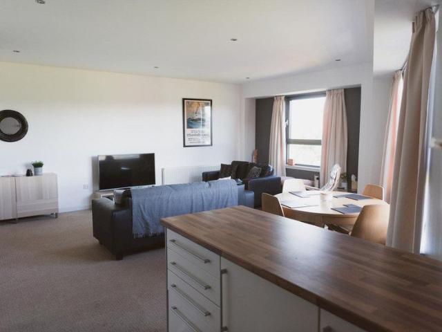 Apartment for rent in Thornwood, Glasgow