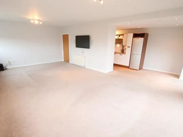 Apartment for rent in Thornwood, Glasgow