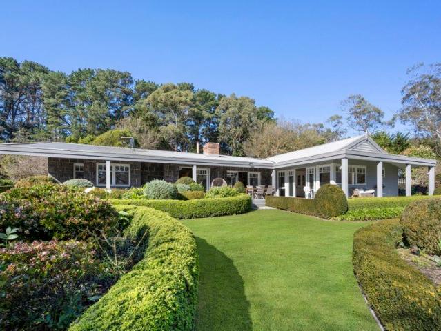 Cottage for sale in Camerons Creek, Victoria