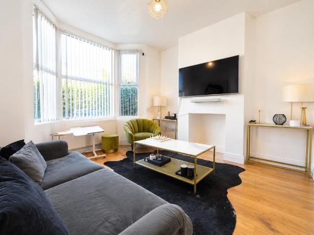 House for rent in Fallow Corner, Greater London