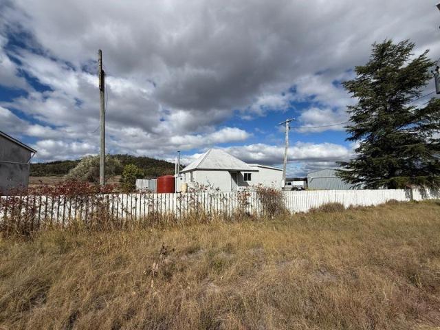 Cottage for sale in Glen Aplin, Queensland