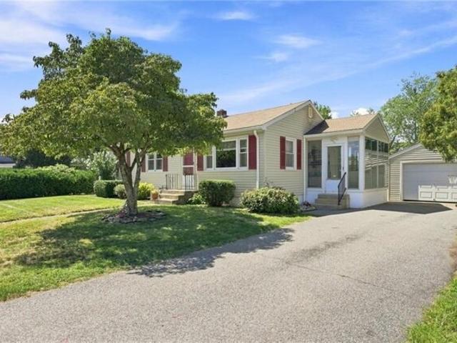 House for sale in Warwick, Kent County