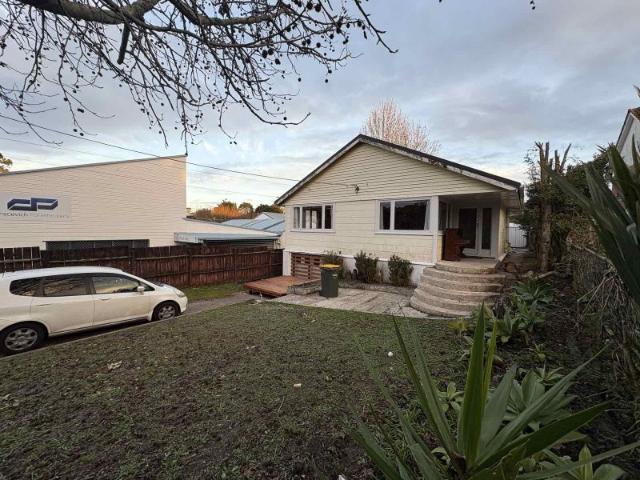 House for rent in Oratia, Oroua County