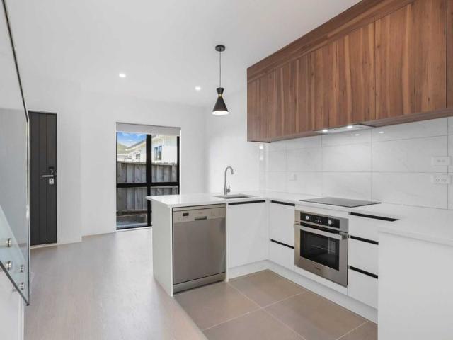 Townhouse for rent in Glen Eden, Waitākere Ranges