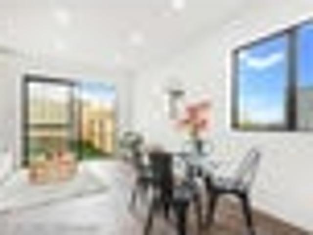 Townhouse for rent in Oratia