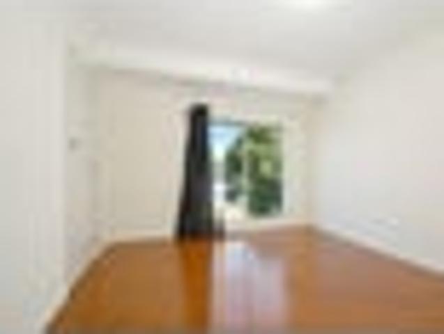Townhouse for rent in Oratia
