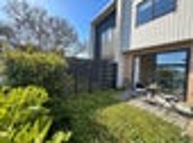Townhouse for rent in Selo, Waitākere Ranges