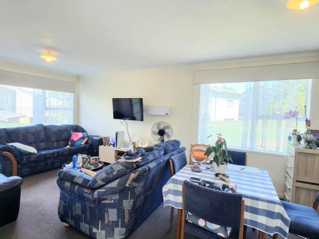 Apartment for rent in Oratia