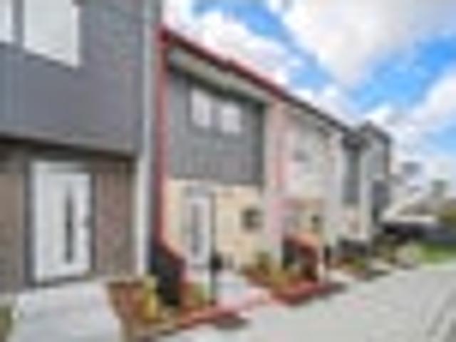 Townhouse for rent in Oratia, Oroua County