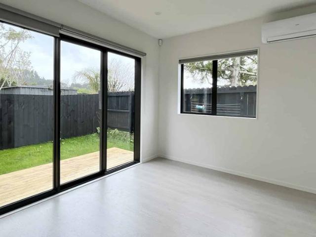 Townhouse for rent in Oratia, Oroua County