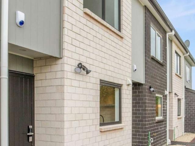 House for rent in Oratia