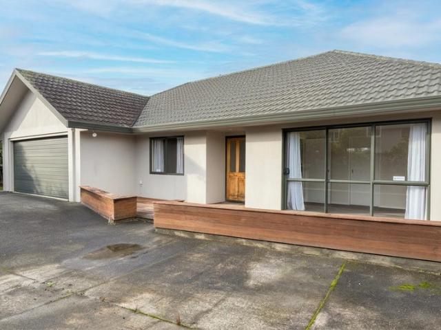 House for rent in Oratia