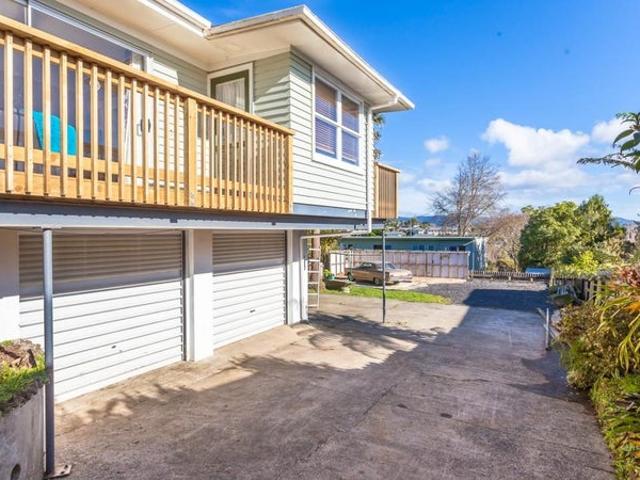 House for rent in Oratia