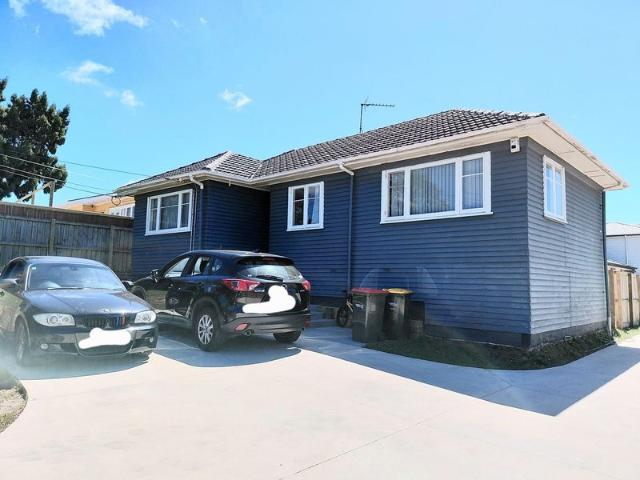 House for rent in Oratia