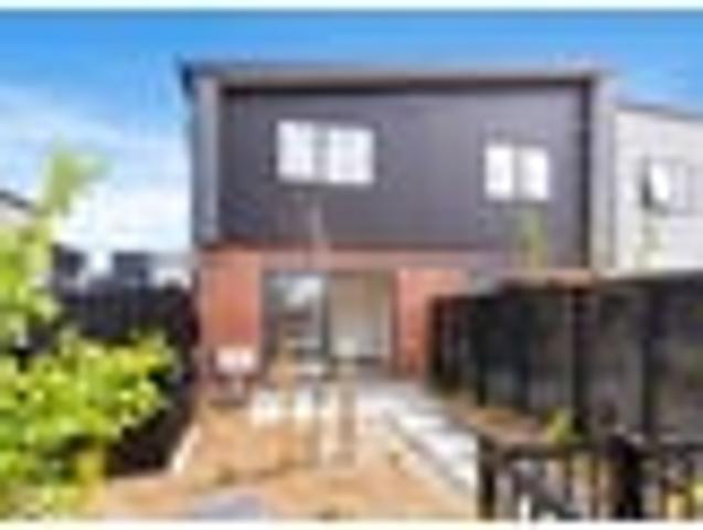 Townhouse for rent in Oratia