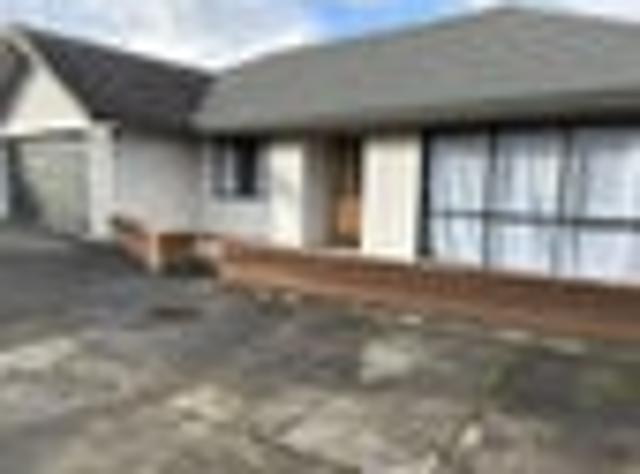 House for rent in Oratia