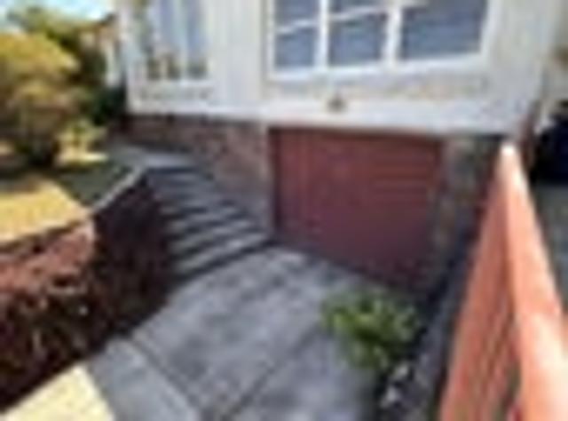 House for rent in Oratia