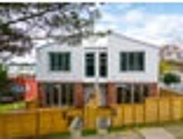 Townhouse for rent in Oratia, Oroua County