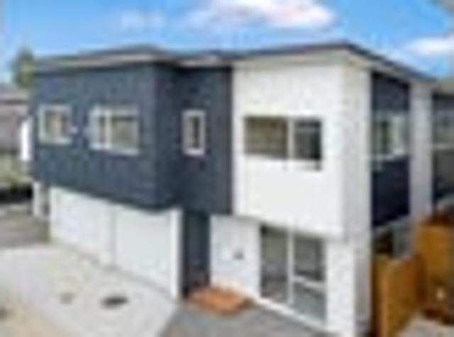 Townhouse for rent in Kelston, Oroua County