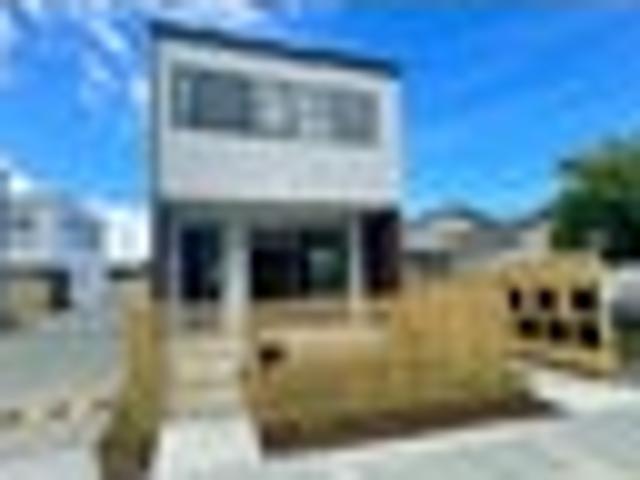 Townhouse for rent in Oratia