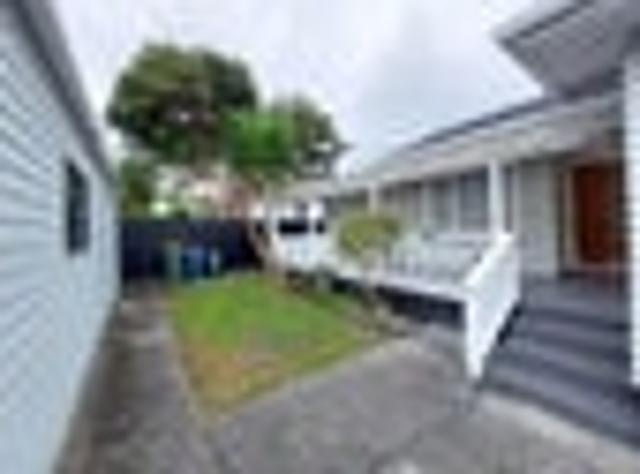 House for rent in Kelston