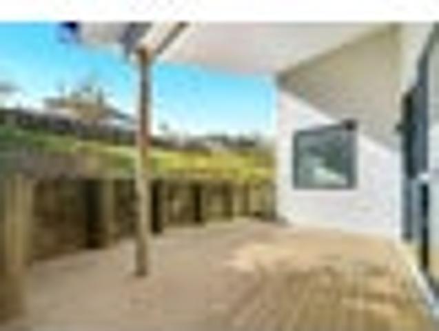 House for rent in Oratia