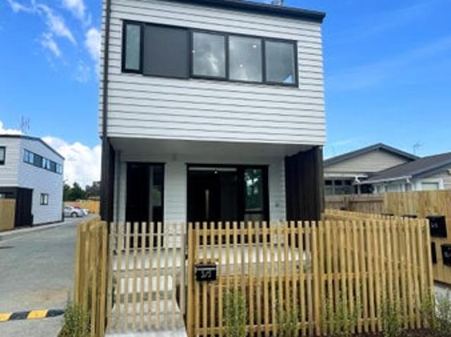 House for rent in Oratia