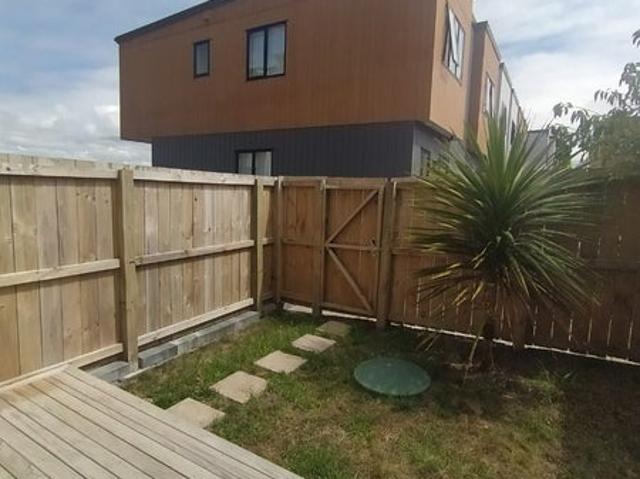 House for rent in Oratia, Oroua County