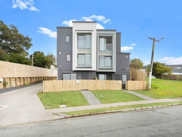 House for rent in Oratia