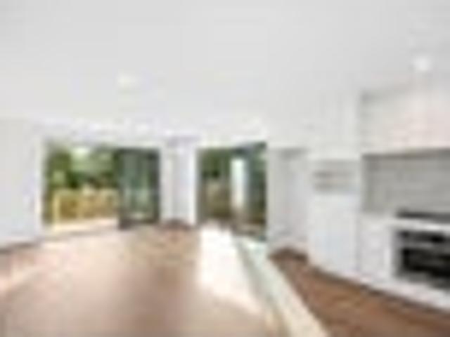 Townhouse for rent in Oratia