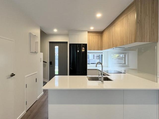 House for rent in Oratia