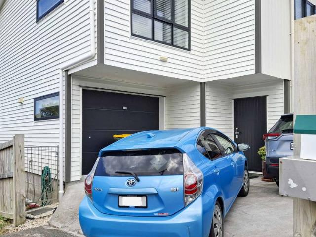 House for rent in Oratia