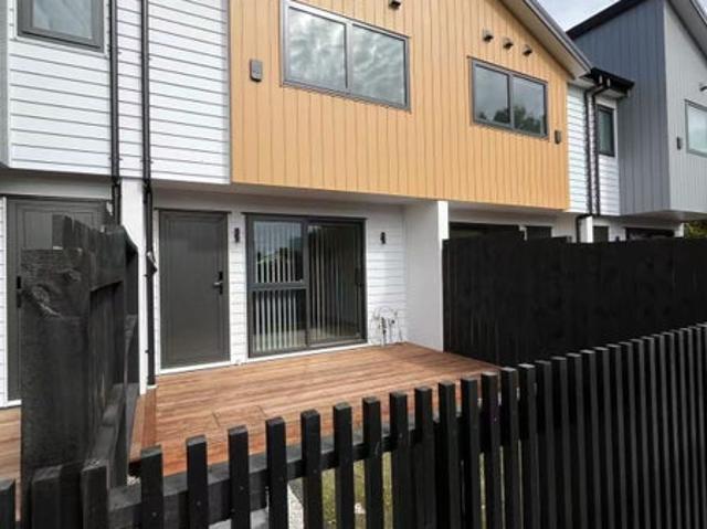 House for rent in Point England, Oroua County