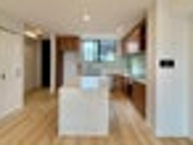 Townhouse for rent in Point England