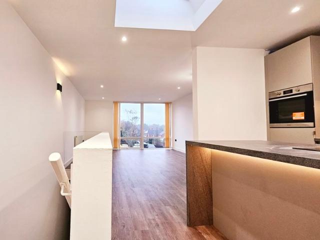 Apartment for rent in Burnedge, Greater Manchester