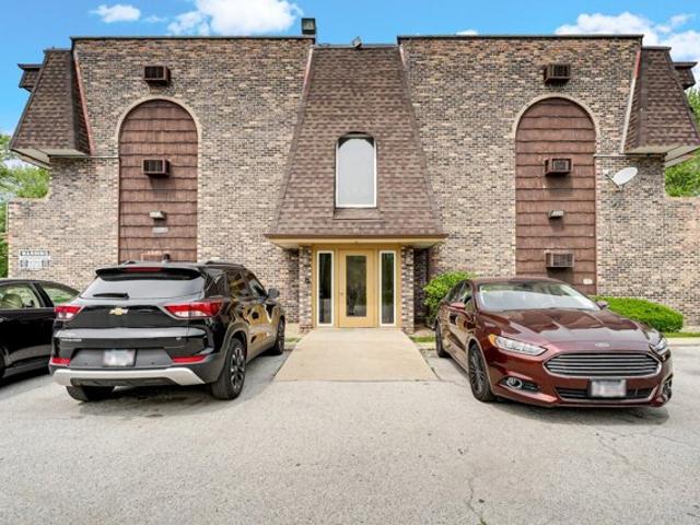 Condo for sale in Lansing, Illinois