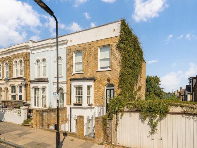 Apartment for rent in Homerton, Greater London