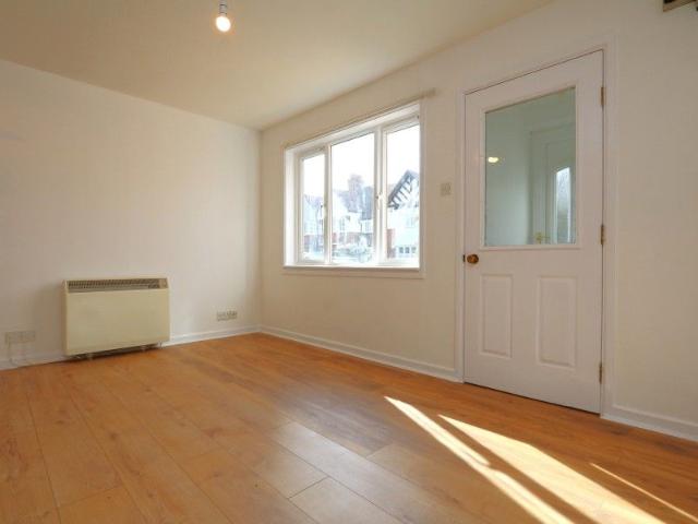 Apartment for rent in Oakhill, Greater London