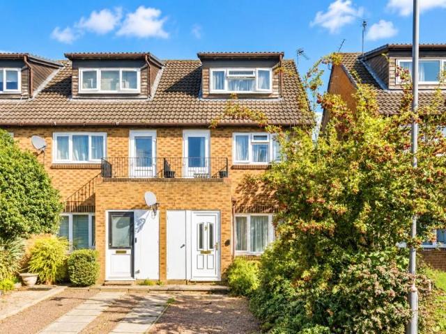 Apartment for rent in Oakhill, Greater London